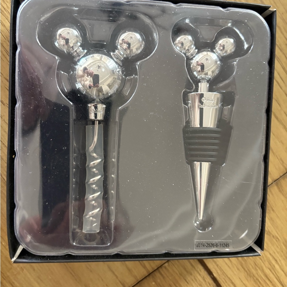 Disney Mickey Mouse Wine Set - chrome